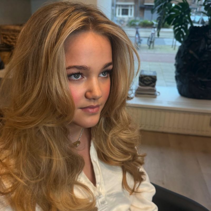 Warm blond met volume